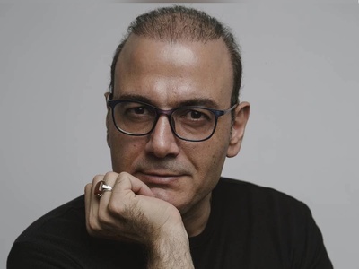 تصویری از علیرضا قربانی در سفر خود به استانبول و شرکت در اجرای افتتاحیه / بعد از فوت همسرش چقدر شکسته شد...