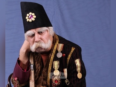 یادی کنیم از سکانس مخ‌زنی تاریخی جواد عزتی در سریال "قهوه تلخ" مهران مدیری/ فقط اون لحظه‌ی عشق در یک نگاه جواد عزتی😂