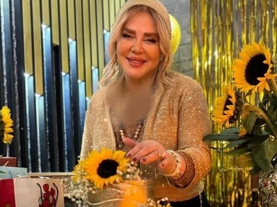 فیلم/ نگاهی به جشن تولد 51 سالگی بهاره رهنما با کیک تولد 2 طبقه گل برجسته در رستورانی لوکس/بهاره رهنما: آذر ماهی تولدش برای بقیه مهم نباشه میکشتتون/ بعد نیم قرن سرحال و قبراق مگه داریم اصلا؟!