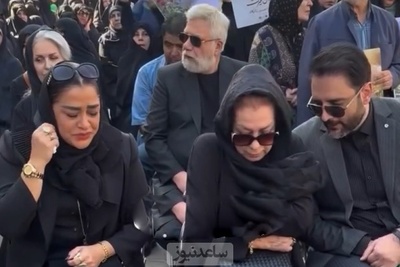 چهره های بر افروخته اقوام درجه یک محمد کاسبی در مراسم تشییع این هنرمند/ برافراشته شدن بنر تسلیت در سراسر مراسم