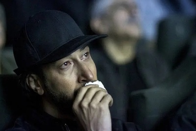 بهرام افشاری با چشمانی اشکبار در مراسم یادبود یکی از جانباختگان حوادث دی 1404: حالم خوب نیست و سخت است صحبت کردن... قول می‌دهم که انسان بهتری باشم