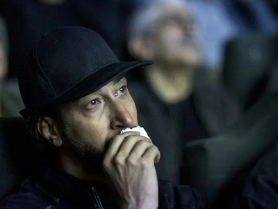 بهرام افشاری با چشمانی اشکبار در مراسم یادبود یکی از جانباختگان حوادث دی 1404: حالم خوب نیست و سخت است صحبت کردن... قول می‌دهم که انسان بهتری باشم