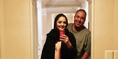 جذابیت دکوراسیون اتاق خواب و پذیرایی منزل لوکس نرگس محمدی و علی اوجی با چراغ آویز برنجی، پیانو کلاسیک، پروژکتور سقفی، فرش ریزبافت ابریشمی، گیتار الکتریک و...