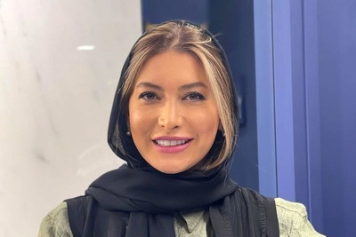 اعتراف فریبا نادری به خود واقعی بودنش زیر درختی پر از گلهای بهاری زیبا