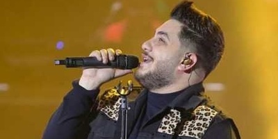 همراهی مردم با آهنگ آرون افشار در پنجمین شب پاتوق فرهنگ‌‌ و هنر+فیلم