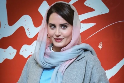 کالبدشکافی استایل الناز شاکردوست؛ وقتی سادگیِ «جین» با اصالتِ اکسسوری‌های قدیمی پیوند می‌خورد!+ویدیو