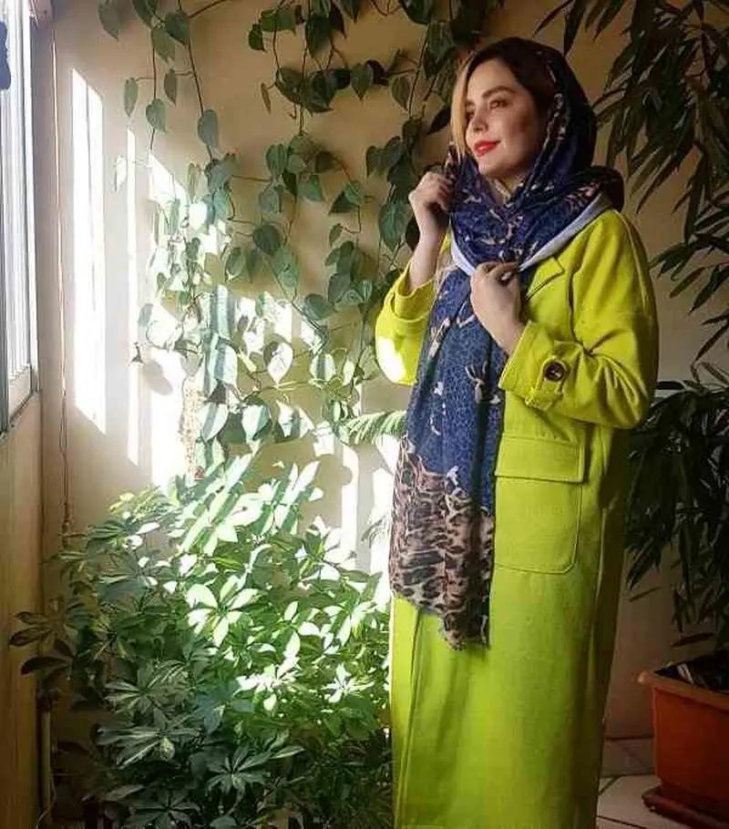 چرخی در منزل سپیده خداوردی، مرضیهیِ آوای باران؛ از مبلمان شیک آجری و یاسی رنگ تا فرشهایی منحصربفرد به سبک خانه نوعروسها +ویدیو