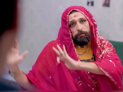 عشوه و رقص محسن افشانی با لباس زنانه و با یه مّن دیش و سبیل پرحاشیه شد!+ویدیو