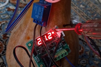 خلاقیت خنده دار دانشجوی رشته برق برای طبخ کدوحلوایی به وسیله سیم و فازمتر حماسه آفرید/ هنر نزد ایرانیان است و بس+فیلم