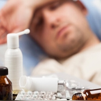 بازتاب گسترده نسخه محرمانه و جالب یک پزشک برای سرماخوردگی خودش؛ سرم و آنتی‌بیوتیک برای ما و برای خودشون... +عکس