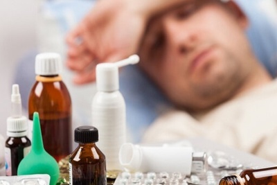 بازتاب گسترده نسخه محرمانه و جالب یک پزشک برای سرماخوردگی خودش؛ سرم و آنتی‌بیوتیک برای ما و برای خودشون... +عکس