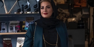 نگاهی به دکوراسیون منزل دوبلکس طناز طباطبایی/ نقره جات قدیمی، مجسمه های گچی یونانی، کوزه سفالی و.../ روایتی از تاریخ، هنر و خیال