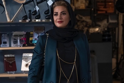 نگاهی به دکوراسیون منزل دوبلکس طناز طباطبایی/ نقره جات قدیمی، مجسمه های گچی یونانی، کوزه سفالی و.../ روایتی از تاریخ، هنر و خیال