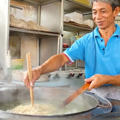 حقایق جالب از نودل فروشی که 10 سال یک پیرمرد را از گرسنگی نجات داد!+ویدیو