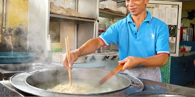 حقایق جالب از نودل فروشی که 10 سال یک پیرمرد را از گرسنگی نجات داد!+ویدیو