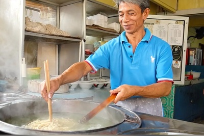 حقایق جالب از نودل فروشی که 10 سال یک پیرمرد را از گرسنگی نجات داد!+ویدیو