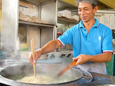 حقایق جالب از نودل فروشی که 10 سال یک پیرمرد را از گرسنگی نجات داد!+ویدیو
