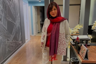 نگاهی به چیدمان منزل اشرافی سیما تیرانداز بازیگر سریال سوجان/ کمد منبت‌کاری‌شده‌،مجسمه هایی از اعماق شبه‌قاره هند،گرامافون و عقیقه هایی که قدمت چندهزار ساله دارند+عکس