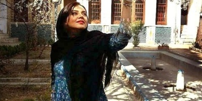 خونه زندگی ندا قاسمی شیرین سریال نون خ به سبک تلفیقی/ فانوس، مبلمان چستر، کابینت شیشه ای، آباژور و...