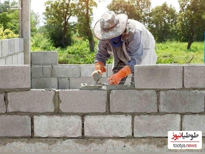 ابتکار خنده دار بنّای ایرانی در استفاده از تیر برق کوچه به عنوان ستون خانه مشتری حماسه خلق کرد چه حماسه‌ایی+ویدیو/ داداش، شاگرد احتیاج نداری؟😂