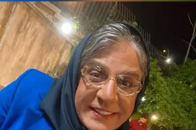 یادی کنیم از گریم و استایل بسیار شیک و البته متفاوت عمو پورنگ برای نقش خاله الهه/ خانوم بودن هم بهش میاد، مگه نه؟😉