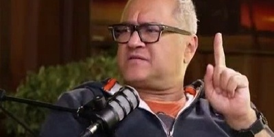 رامبد جوان که در خندوانه همه را به داشتن حال خوب تشویق می کرد حالا میگه: به هم قول بدیم بمیریم! همه باید پاش وایستن!+فیلم