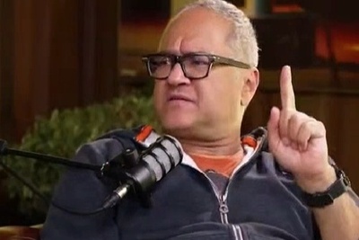 رامبد جوان که در خندوانه همه را به داشتن حال خوب تشویق می کرد حالا میگه: به هم قول بدیم بمیریم! همه باید پاش وایستن!+فیلم