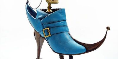 (عکس) عجیبترین کفش هایی که تداعی کننده آثار هنری سالوادور دالی هستند/واقعا صنعت مدوفشن به جاهای باریک کشیده میشه!