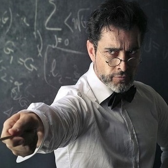 (ویدیو) این استاد با تدریس متفاوتش همه رو به درس علاقه‌مند کرده! اگر منم شاگردش بودم، نمره‌هام هیچ‌وقت زیر 20 نمی‌رفت!🤣