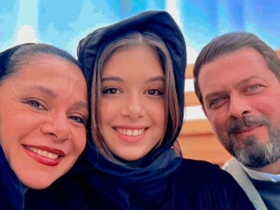 نفس بازغی: لزومی نمی بینم به مردم درباره طلاق پدر و مادرم توضیح بدم/ حرف های بدی که درباره اونا زده میشه منو اذیت میکنه!