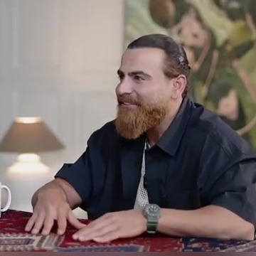 (ویدئو) خوش و بش صادقانه معین زد با علی ضیا/ کلیپ مشق امشب را با بچه محل ها در شاه عبدالعظیم ضبط کردیم