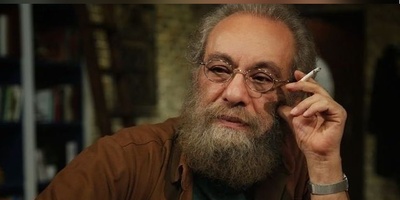 تنها شخصی که توانست مسعود فراستی را با خاک یکسان کند: درسته که مسعود 7 سال زندان بوده ولی مریضه! رنگ مورد علاقه اش قهوه ایه کل سینما رو هم قهوه ای کرده!