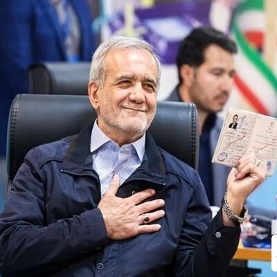 (ویدیو) خلاقیت آقای  مجری در نسبت دادن انواع لقب‌ها به دکتر مسعود پزشکیان، رئیس‌جمهور منتخب ایران، مورد توجه و تشویق حاضران قرار گرفت