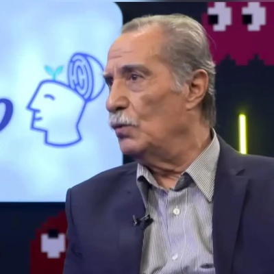 رپ خوانی بازیگر 78 ساله ایران در برنامه قیاسی؛ سیاوش طهمورث سبک رپ و متال رو به باد انتقاد گرفت +ویدیو