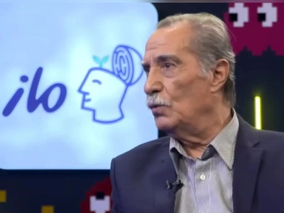 رپ خوانی بازیگر 78 ساله ایران در برنامه قیاسی؛ سیاوش طهمورث سبک رپ و متال رو به باد انتقاد گرفت +ویدیو