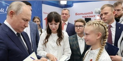 (ویدئو) شکایت روس ها از قوائد عجیب و غریب زبان روسی!/ اعتراض دانش آموزان با اجرای سرود