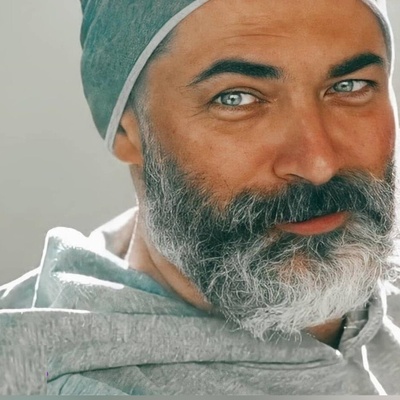 ذوق و ابراز احساسات تماشاگران هنگام صحبت کردن پارسا پیروزفر در اکران مردمی فیلم مشترکش با الناز شاکردوست+ویدیو