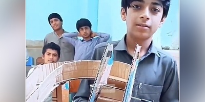 توانمندی و ابتکار منحصربفرد دانش‌آموز سیستانی در درست کردن پله‌برقی متحرک با مقوا+ویدیو/ آفرین به این همه هوش و استعداد👌😍