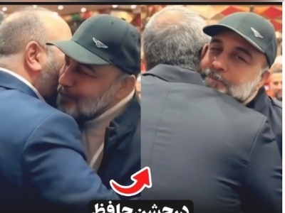 یکی از علامتهای دوست‌داشتنی بودن رضا عطاران صف کشیدن بازیگرا با روبوسی و بغل کردن ایشونه؛ علی اوجی و رامبد جوان برای ماچ کردن عطاران وسط تالار رسما راه رو بستن!+فیلم