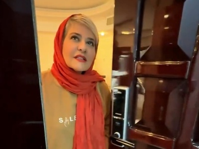 نگاهی به چیدمان منزل مجلل و فاخر رابعه اسکویی در مجلس امر خیر خواستگاری اش/شومینه سنگ مرمر، میز ناهارخوری کلاسیک، دریم کچر روی دیوار و...