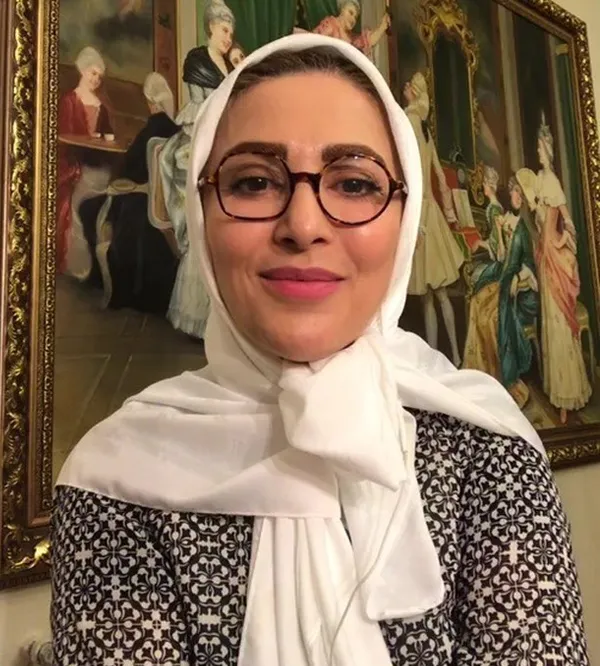 ژیلا صادقی با این تیپ و پوشش متفاوت به بیت رهبری رفت و برای ساعاتی مهمان رهبر انقلاب شد+عکس