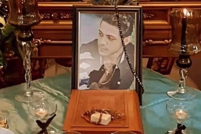 (ویدیو) میز عزای تزیین شده با شمع و غذاهای شاهانه نسرین مقانلو برای سالگرد ارشیا+ متن جگرسوز و تلخ