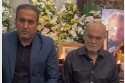 چه کسانی در سومین روز پس از خاکسپاری اکبر عبدی در منزل این بازیگر فقید حاضر شدند؟+فیلم
