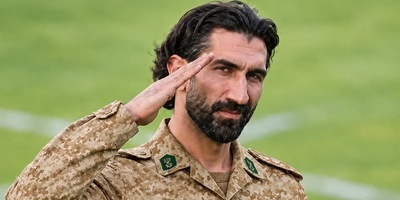 سربازی بیرانوند با گریه خداداد عزیزی؛ ویدیویی که همه را خنداند😂😂