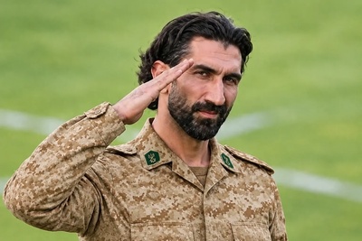 سربازی بیرانوند با گریه خداداد عزیزی؛ ویدیویی که همه را خنداند😂😂