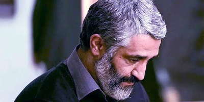 وقتی پژمان جمشیدی در سخت‌ترین روز زندگی‌اش تنها نماند؛ حضور گسترده هنرمندان و بازیگران در مراسم ختم آقای بازیگر؛ از بنر تسلیت شیلا خداداد تا تاج گل کامبیز دیرباز