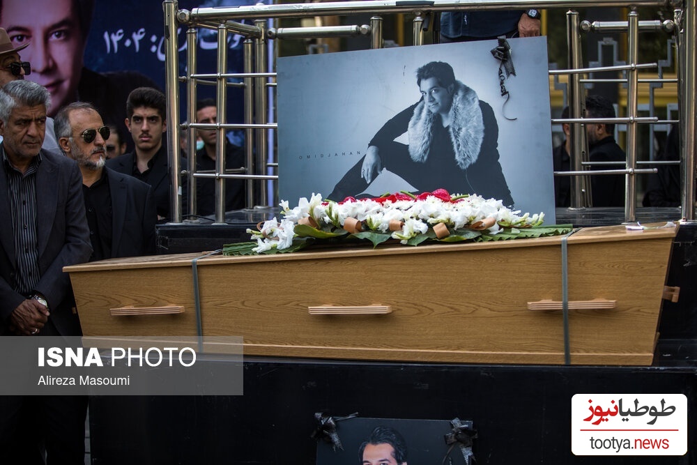 حضور احساسی و دلگرم کننده  شهربانو منصوریان،هومن حاجی عبداللهی، کامبیز دیرباز، مجید واشقانی، بیژن بنفشه‌خواه در مراسم خاکسپاری امید جهان