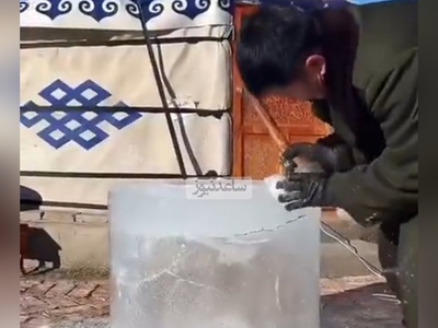 خلاقیت عجیب و جالب مردم مغولستان برای ساختن فریزر در سرمای زمستان + ویدیو