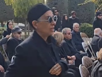 حضور هنرمندان در مراسم خاکسپاری همایون ارشادی؛ مصطفی زمانی، کارگردان سریال پایتخت، لیلا بلوکات، حسن پورشیرازی و... +فیلم