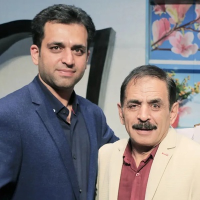 آقا رشید معروف در کنار همسر و فرزندان و نوه‌ی بانمکش/ جفت پسراشون مثل مادرشون قد بلند و رشیدن